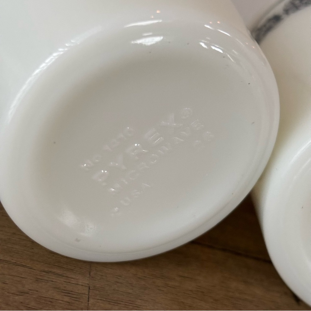 Vintage Pyrex Old Town Blue Onion White Milk Glass Mugs Set of 2 - Picture 11 of 14